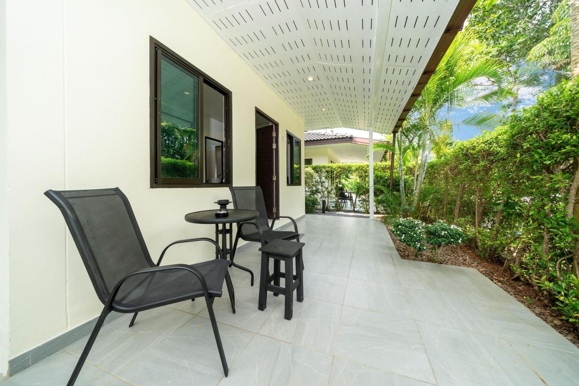 Oxavia Garden Oasis In Nai Harn - Your Private Tropical Garden With 3 Cabins And Jacuzzi Rawai Exterior photo