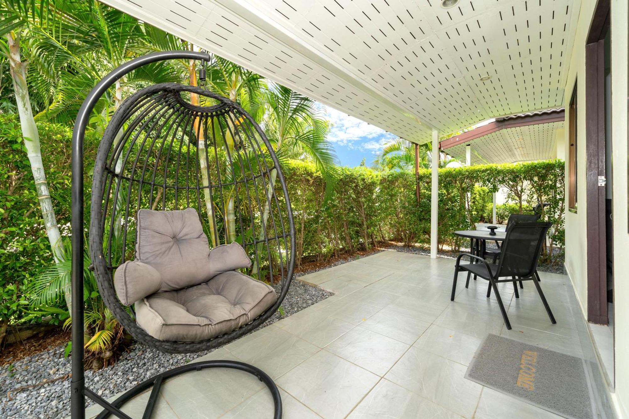 Oxavia Garden Oasis In Nai Harn - Your Private Tropical Garden With 3 Cabins And Jacuzzi Rawai Exterior photo