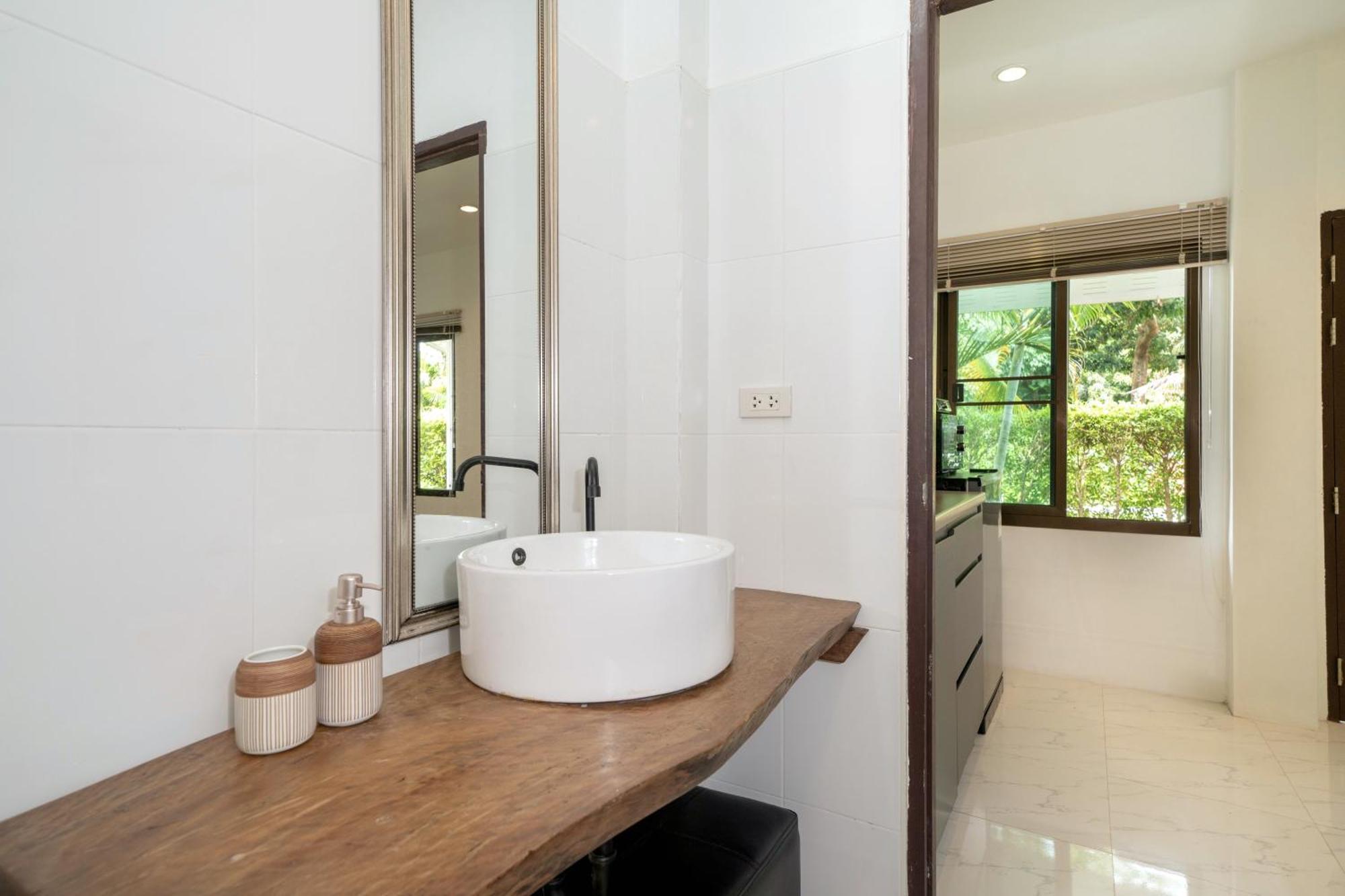 Oxavia Garden Oasis In Nai Harn - Your Private Tropical Garden With 3 Cabins And Jacuzzi Rawai Exterior photo