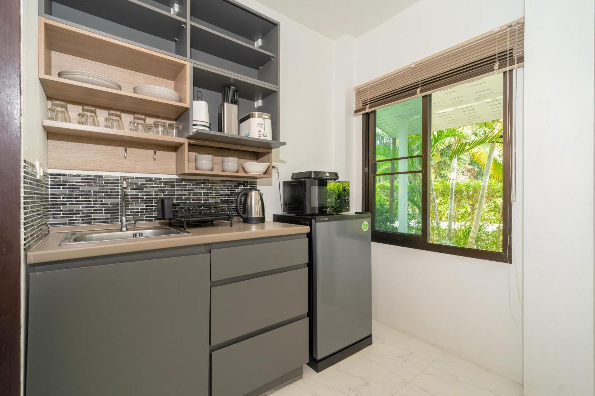 Oxavia Garden Oasis In Nai Harn - Your Private Tropical Garden With 3 Cabins And Jacuzzi Rawai Exterior photo
